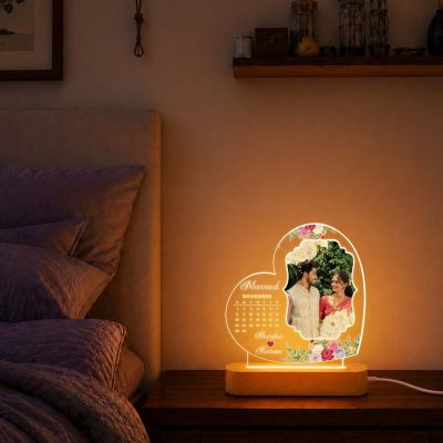 Personalized Wedding Calendar Acrylic LED Lamp | Custom Anniversary & Marriage Gift for Bride and Groom – Warm Light Bedside Table Lamp with Wooden Stand